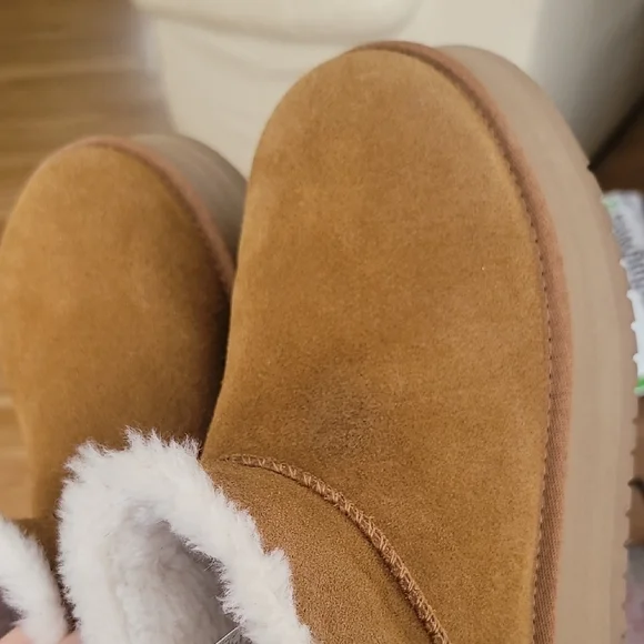 Koolaburra By UGG Koola Ultra Mini Platform tan suede boots with fur - Picture 10 of 10